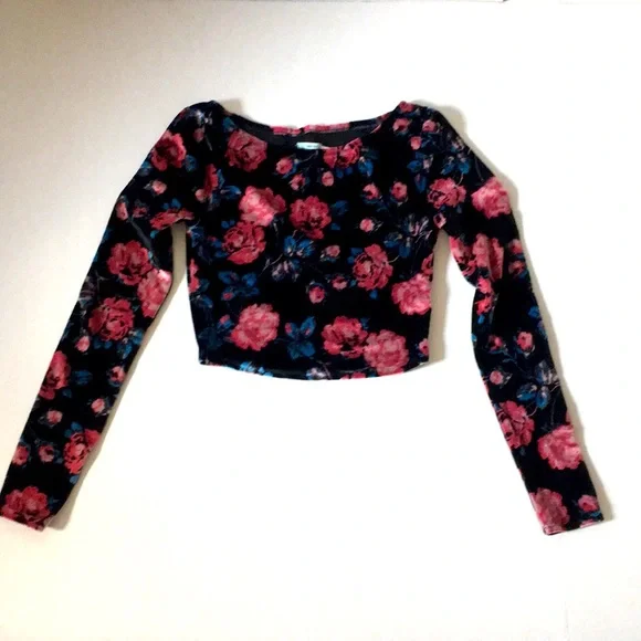 UO Kimchi Blue Velvet Velour Floral Crop Top black - Picture 3 of 10